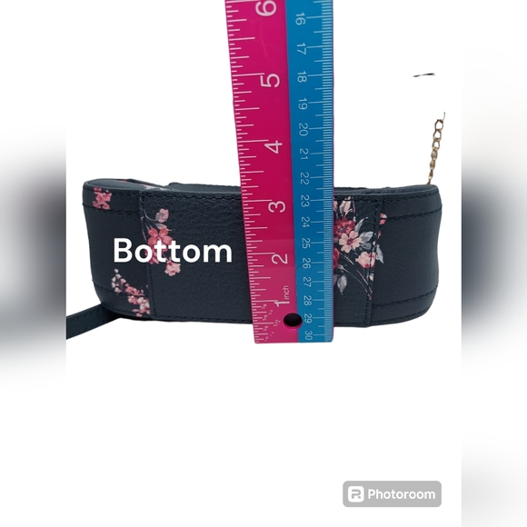 Lauren Conrad Crossbody Purse - Picture 8 of 11